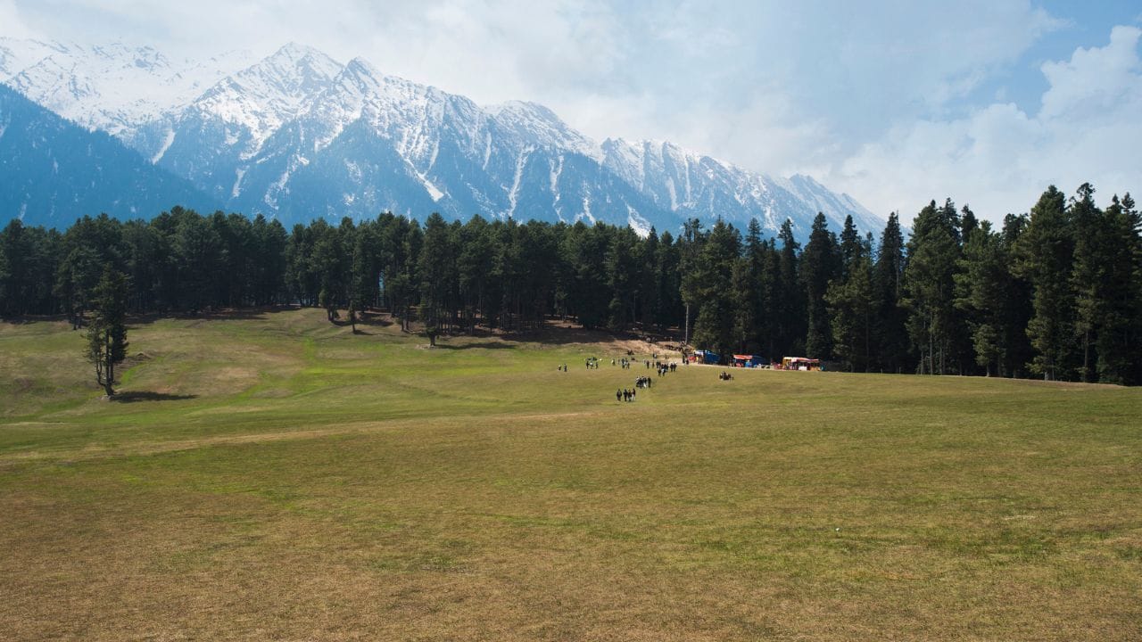 पहलगाम हमले को एक साल, बैसरन घाटी अब भी बंद; टूरिज्म ठप, हजारों की रोजी छिनी और डर अब भी कायम