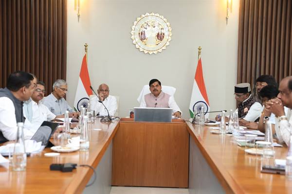 प्रतिदिन 52 लाख किलोग्राम तक दुग्ध संकलन करने का लक्ष्य रखकर चलाई जाएं गतिविधियां: डॉ. मोहन यादव