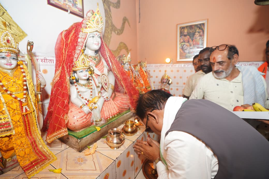 सुशासन तिहार के दौरान मुख्यमंत्री विष्णुदेव साय पहुंचे कोसला धाम, माता कौशल्या मंदिर में की पूजा-अर्चना