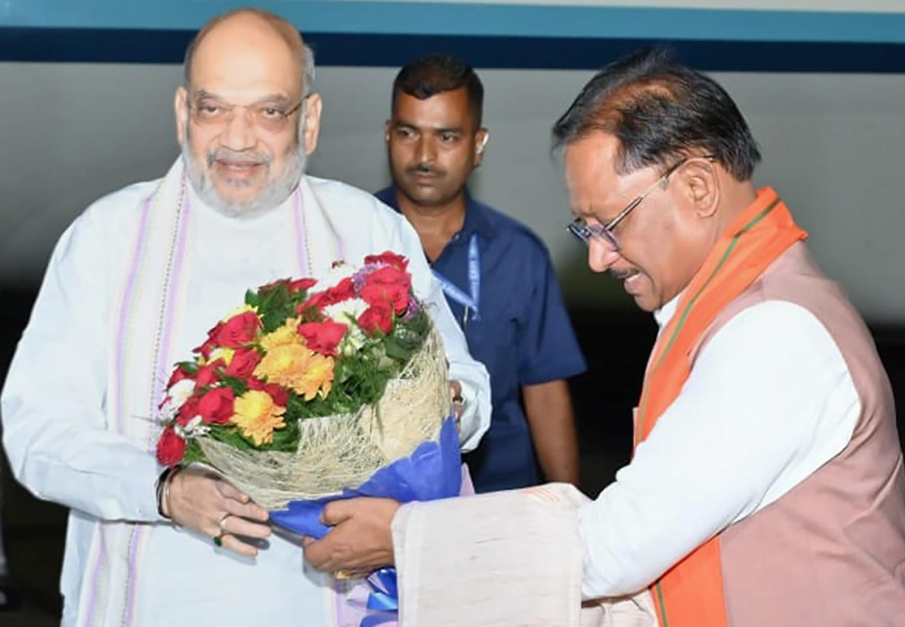 केंद्रीय गृह मंत्री अमित शाह के रायपुर पहुंचने पर मुख्यमंत्री विष्णुदेव साय ने किया स्वागत