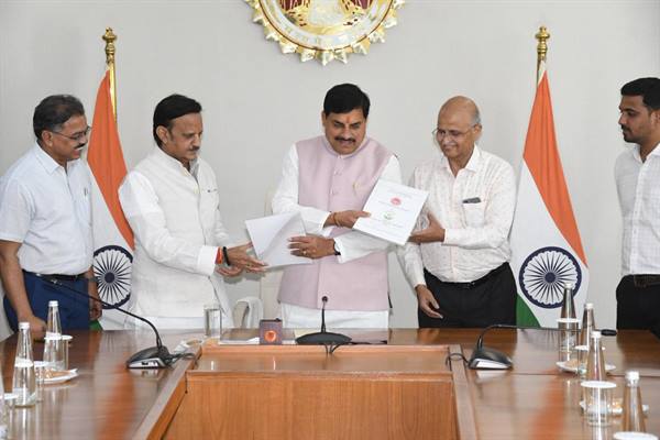 हमें ऐसे चिकित्सक तैयार करने हैं, जो मानव और मरीज की सेवा के लिए तत्पर हों: डॉ. मोहन यादव