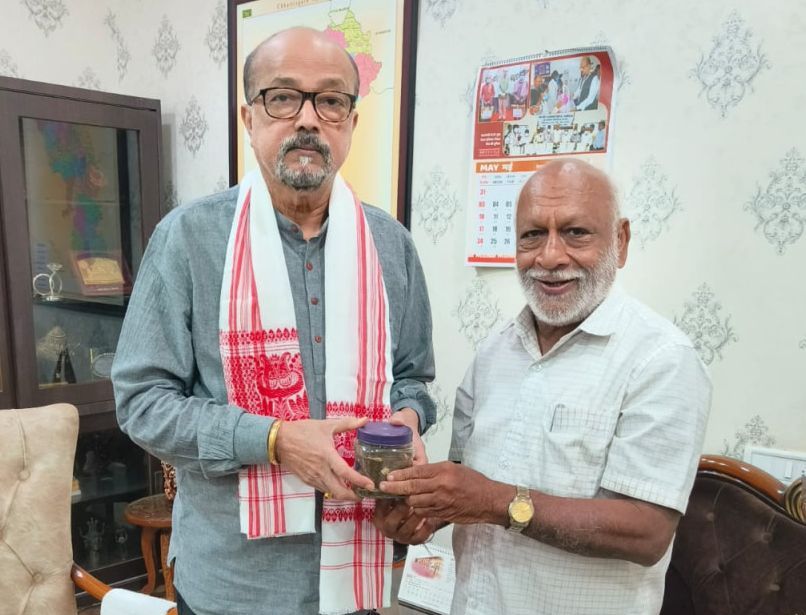 छत्तीसगढ़ चाय व्यापारी संघ के उपाध्यक्ष ने राज्यपाल से की मुलाकात, प्रदेश में चाय की खेती के संभावनाओं पर की चर्चा