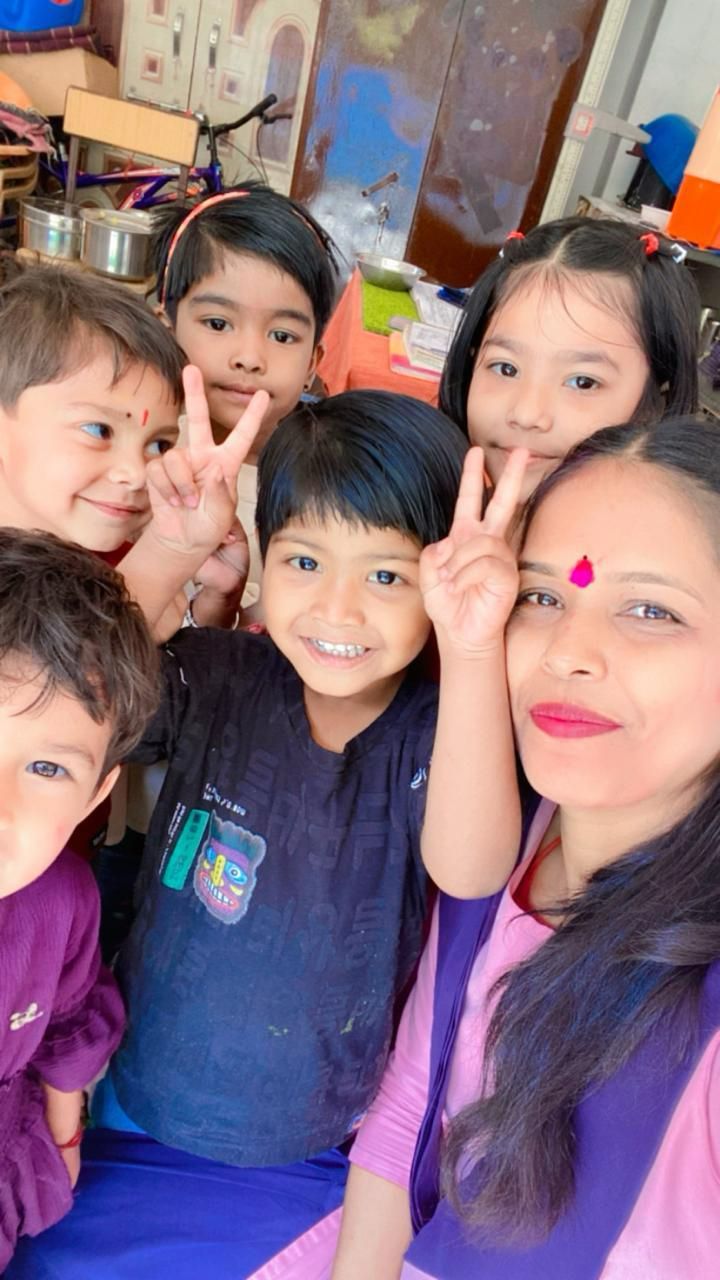 डिजिटल दीदी पूनम खेल-खेल में संवार रही नौनिहालों का भविष्य