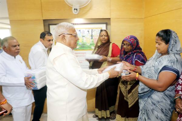 स्वस्थ समाज व परिवार के लिए महिलाओं का स्वस्थ होना बहुत जरूरी: मंगुभाई पटेल
