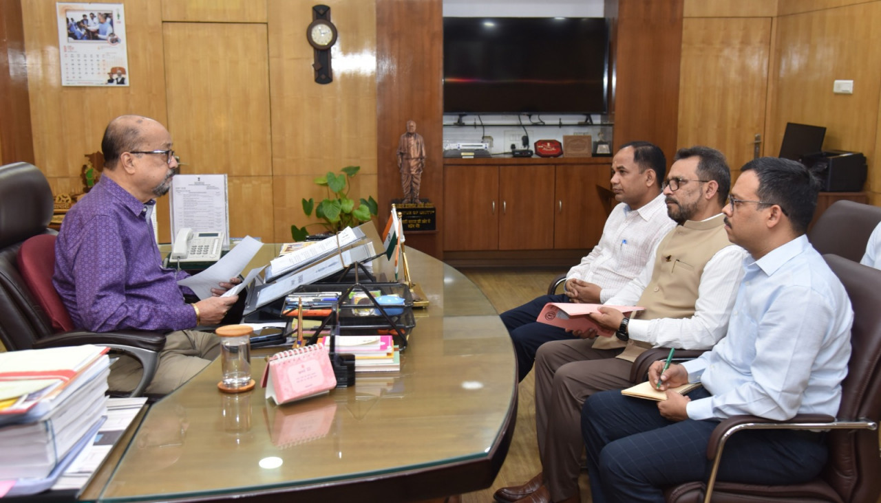 अति आवश्यक परिस्थितियों में ही वृक्षों की कटाई की दी जाए अनुमति : रमेन डेका