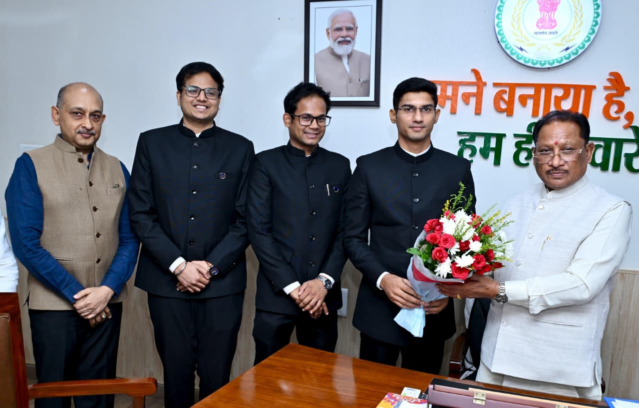 प्रशिक्षु आईएएस अधिकारियों को सीएम विष्णु देव साय ने दिया मंत्र- प्रत्येक निर्णय में जनहित सर्वोपरि रखें
