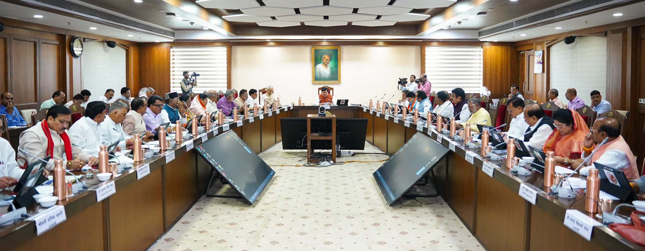 MP Cabinet Meeting: इंदौर मेट्रो से साइबर सेंटर तक बड़े फैसले, ट्रांसफर के लिए आखिरी मौका