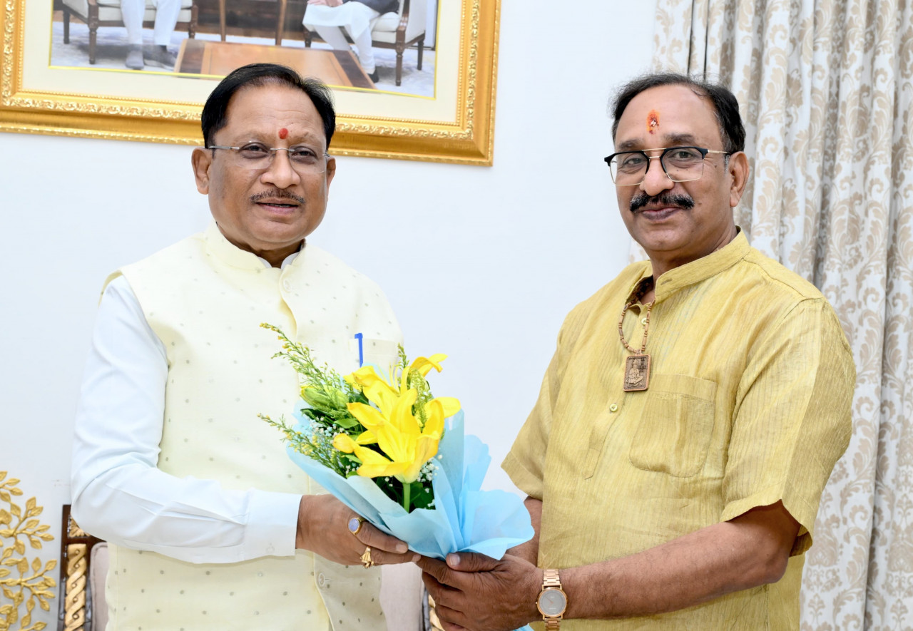 सीएम विष्णुदेव साय से मिले छत्तीसगढ़ योग आयोग के नवनियुक्त अध्यक्ष संजय अग्रवाल