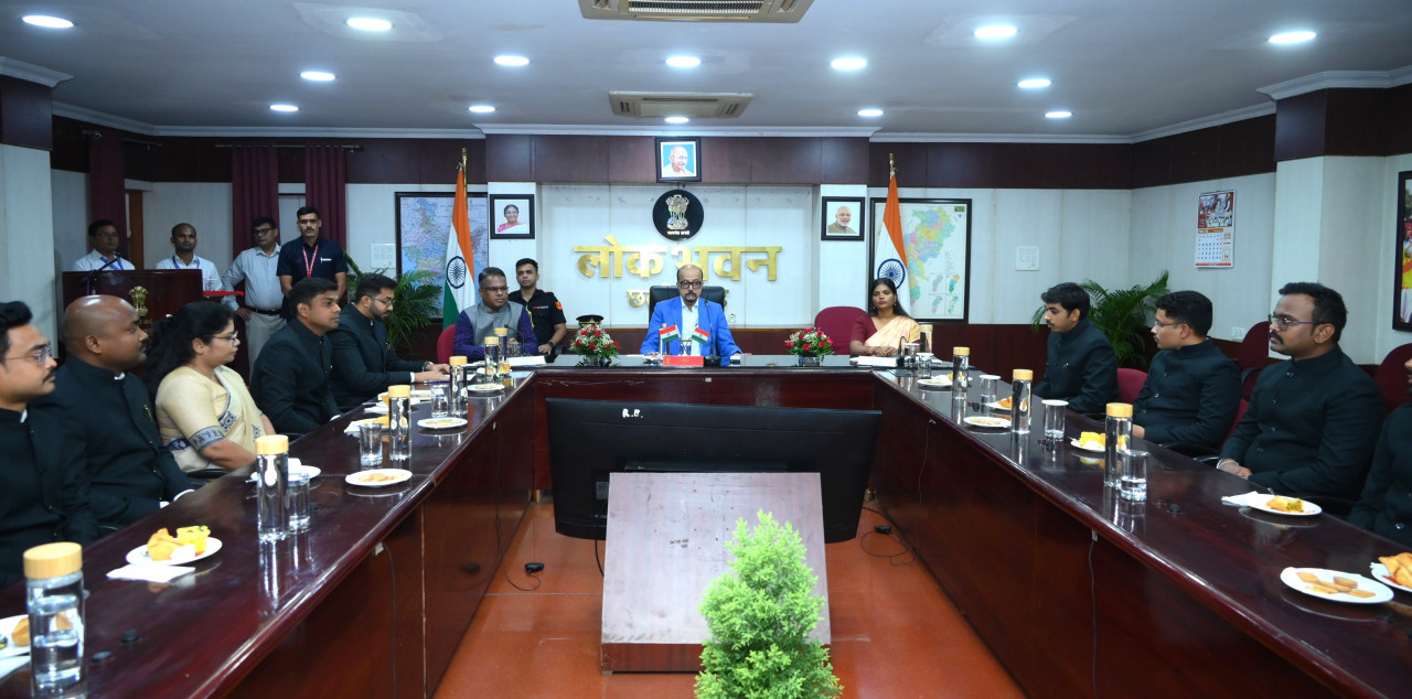 पर्यावरण संरक्षण व जलवायु परिवर्तन के दुष्प्रभावों को कम करने में महत्वपूर्ण योगदान दे सकते हैं वन अधिकारी: रमेन डेका