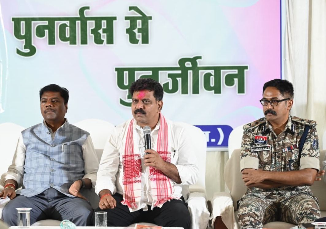 उपमुख्यमंत्री विजय शर्मा और वन मंत्री केदार कश्यप ने पुनर्वासित युवाओं से गांवों के विकास में सहभागी बनने का किया आह्वान