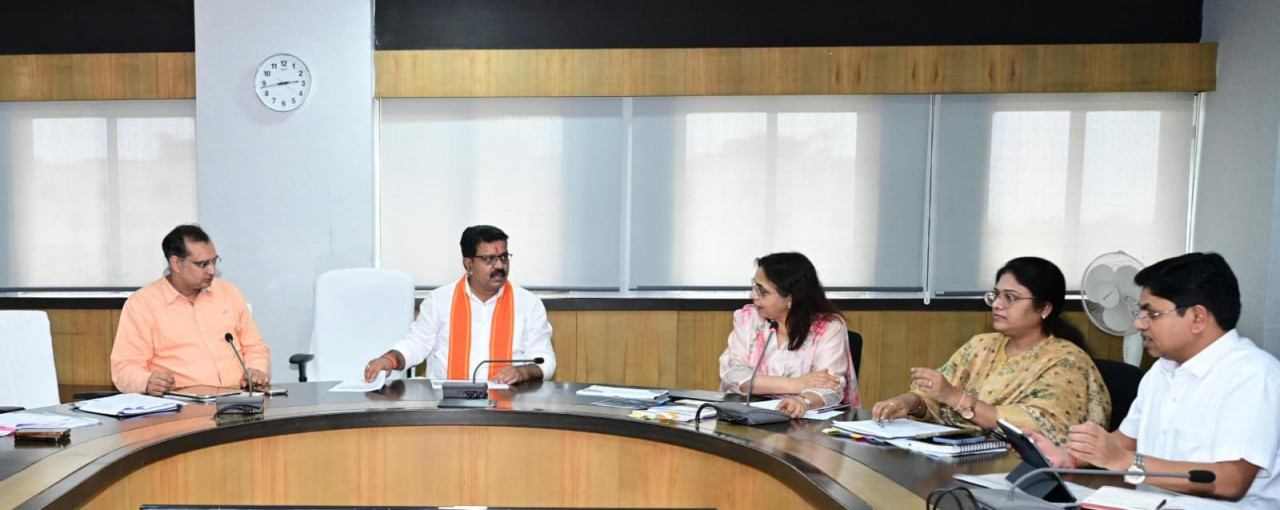 सभी स्कूलों में बालिकाओं के लिए गुणवत्तापूर्ण शौचालयों का निर्माण जल्द पूरा किया जाए: विजय शर्मा