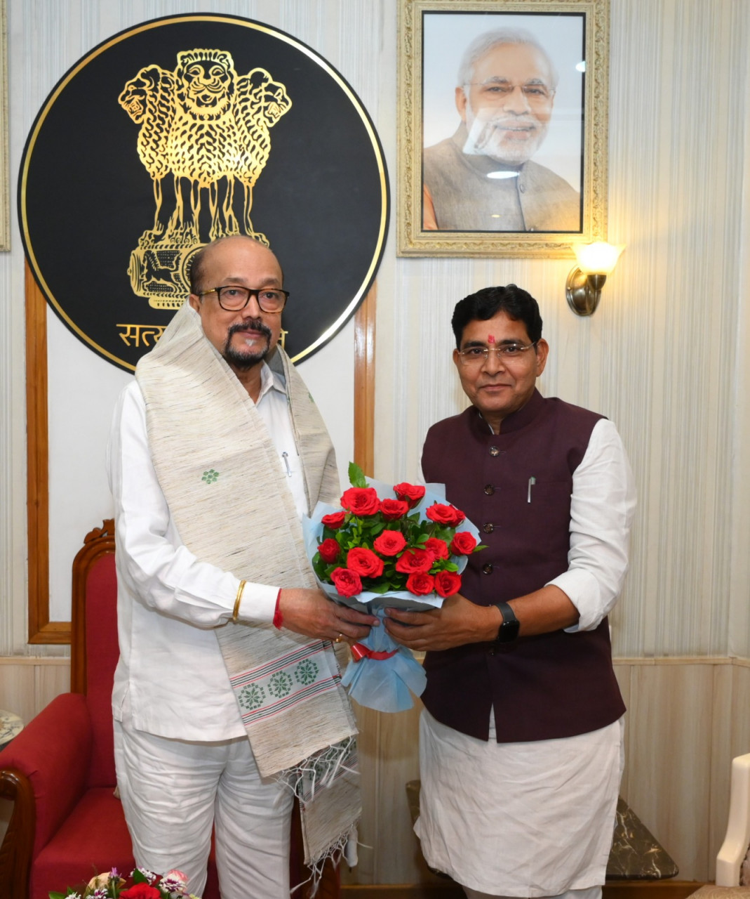 राज्यपाल रमेन डेका से उच्च शिक्षा मंत्री टंकराम वर्मा ने की मुलाकात, इन विषयों पर हुई चर्चा…