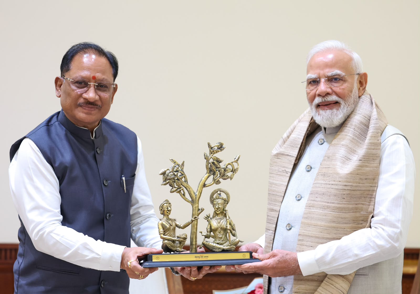 प्रधानमंत्री नरेंद्र मोदी से मिले सीएम विष्णुदेव साय, यूरिया प्लांट, ऑल इंडिया आयुर्वेद संस्थान व 461 गांवों में स्थाई बिजली के लिए सहयोग का किया आग्रह