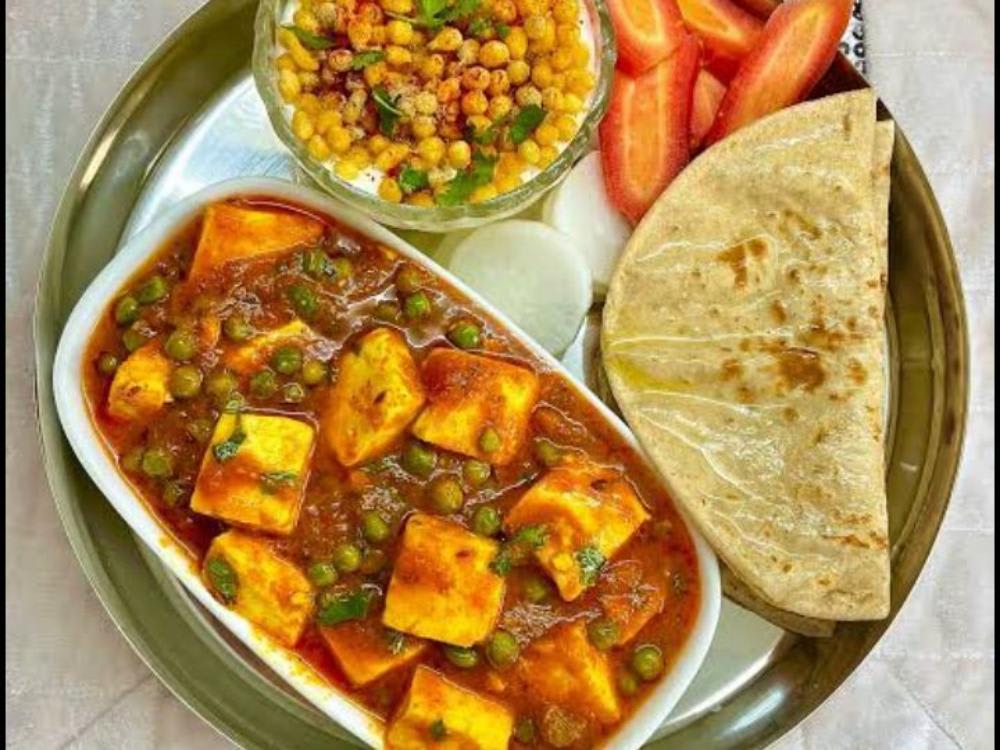 Matar Paneer Sabzi with Roti, Boondi Raita, Salad