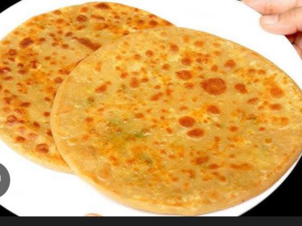 Four Aloo Paratha Aur Dahi