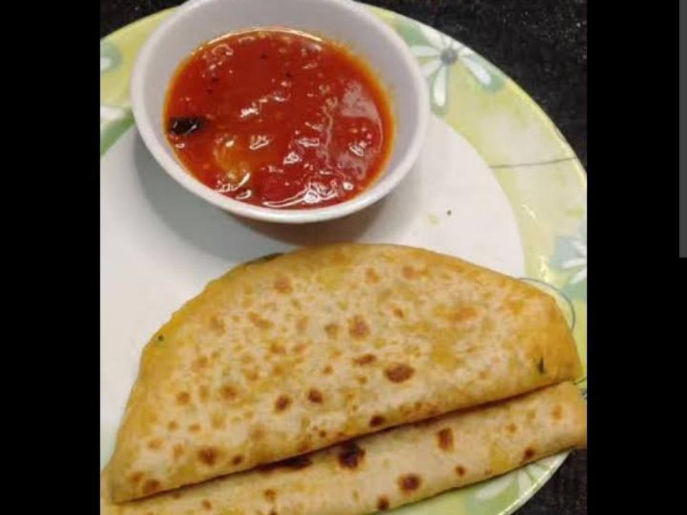 Tamatar ki Chutney Aur Four Paratha