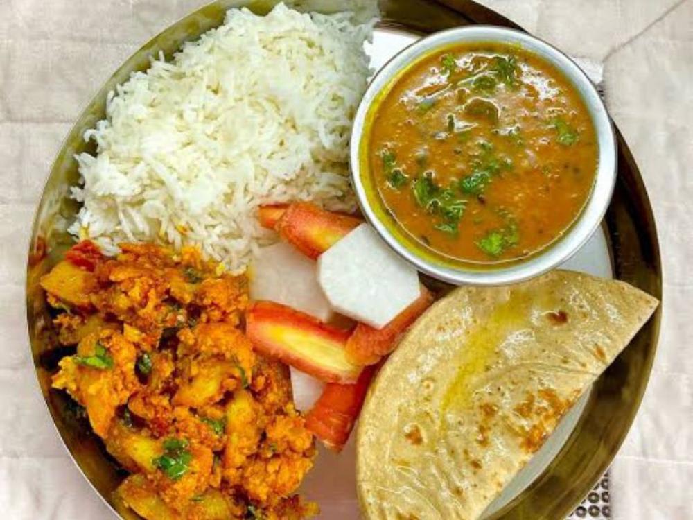 Mix Dal Rice, Sabzi Aloo Gobi, Roti (4)