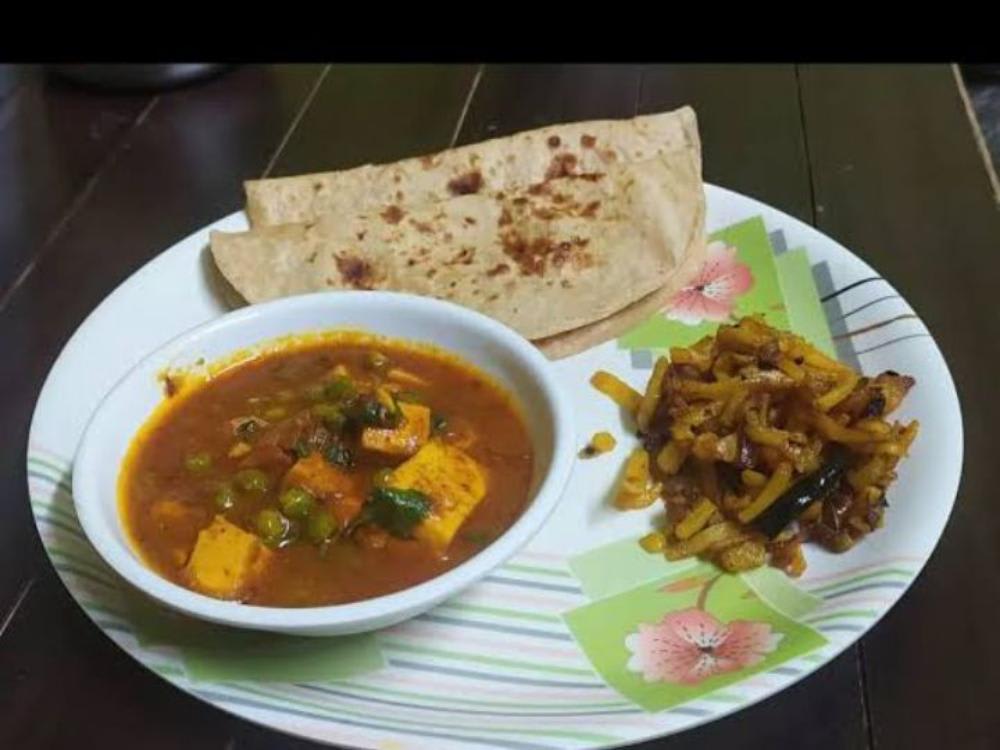 Aloo Matar, Dal, Four Roti Aur Salad