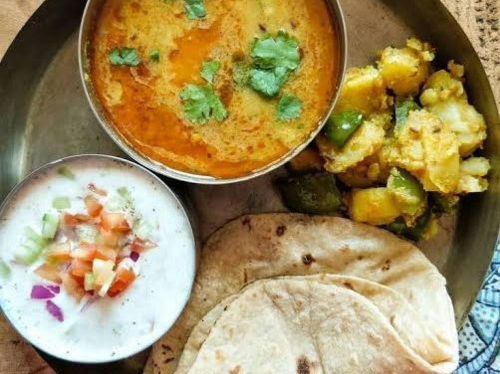 Aloo Tamatar ki Sabzi Four Roti with Rayata Achar