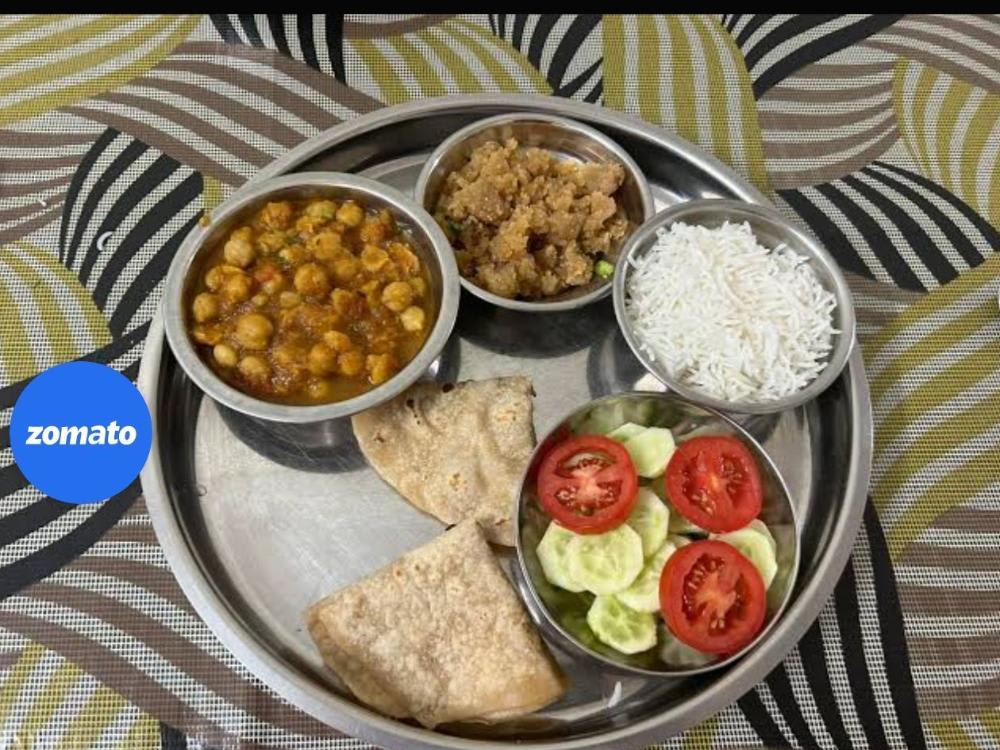 Chole Rice Aur Dal Roti Salad