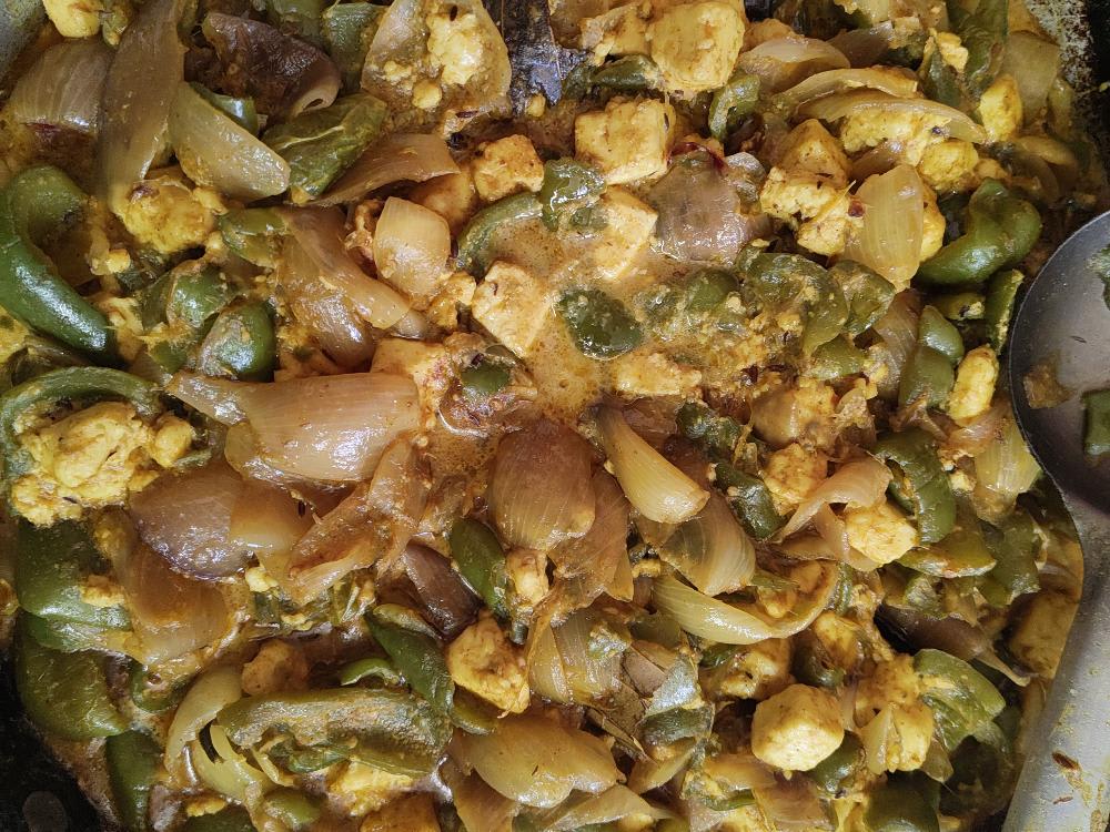 Kadhai Paneer, Roti