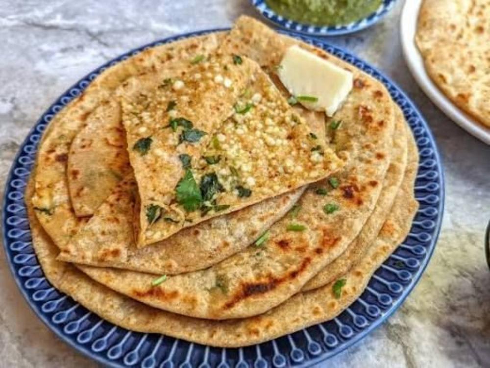 Paneer Paratha & Sprouts
