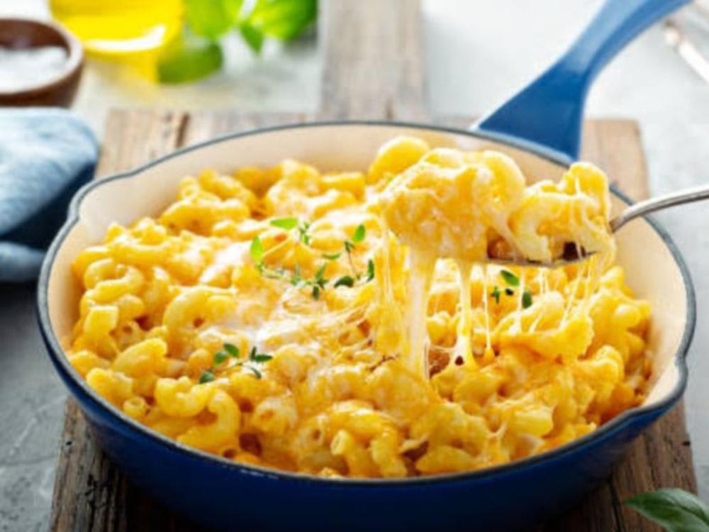 Cream Pasta with Souce, Green Chutney.