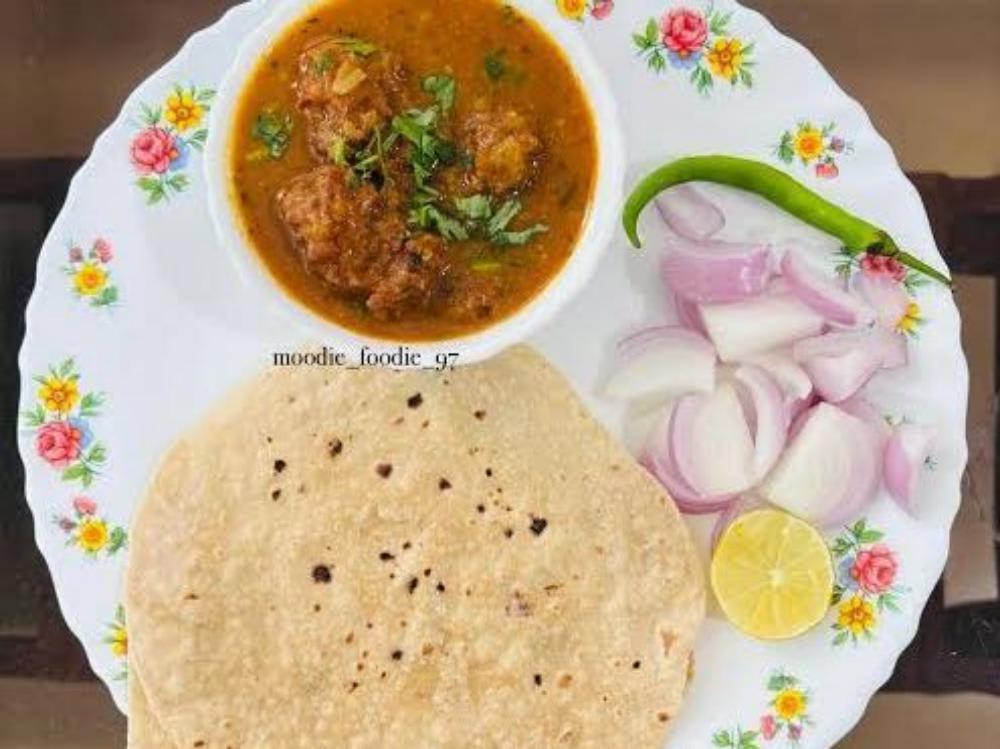 Lauki K Kofte Four Roti with Salad