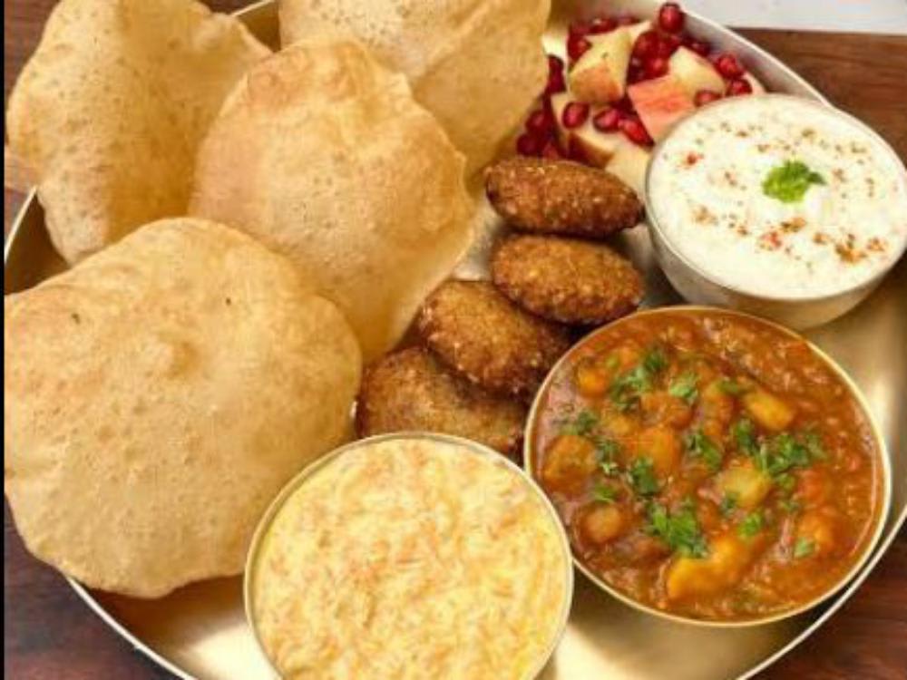 Aalo ki Sbzi, Puri with Raita