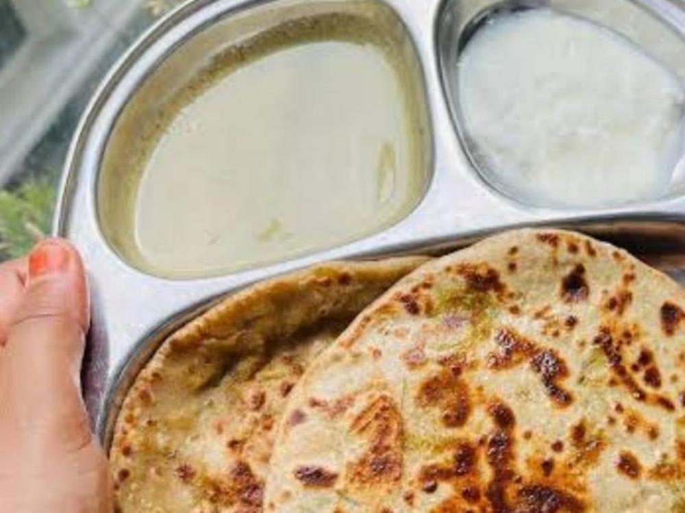 Pranthe +dahi+mix Dryfruts Chatni