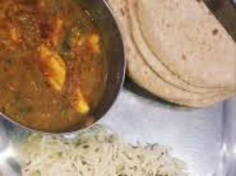 Matar Pneer ki Sbji Roti Rice