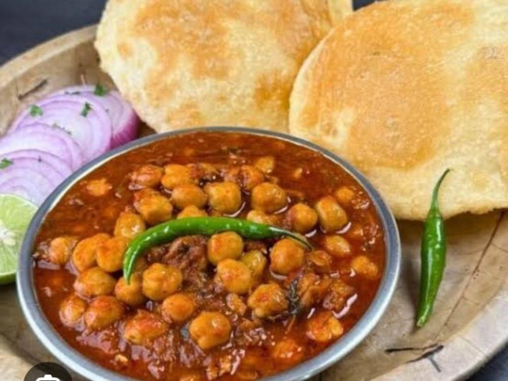 Chole ki Sbji Puri Salad Rayeta Achar