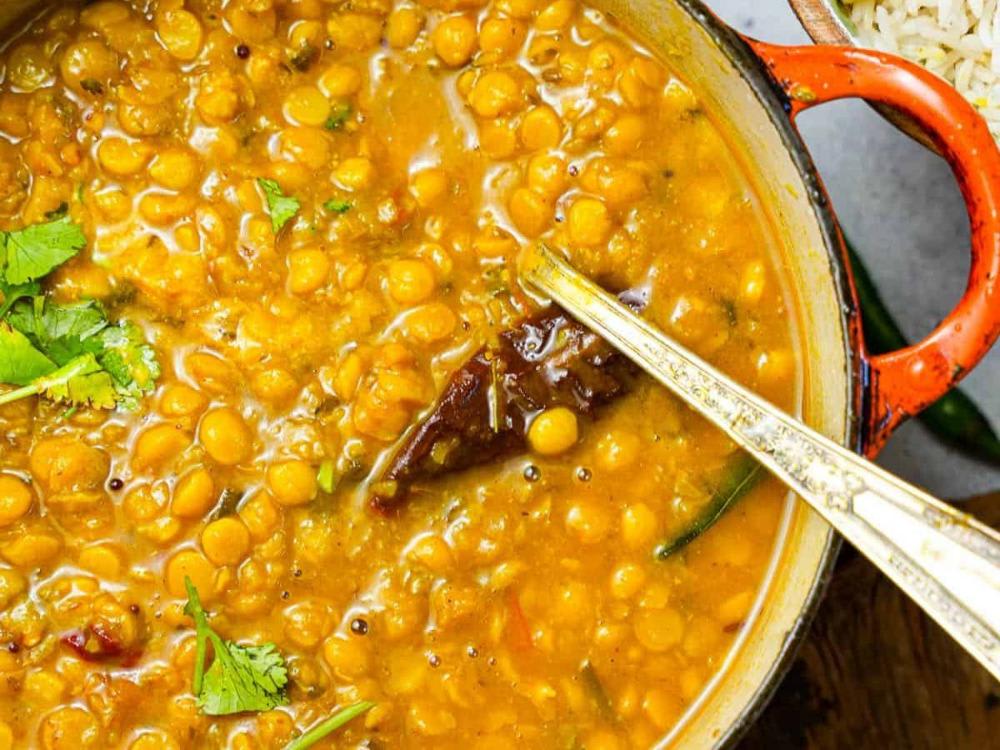 Chana Daal ki Sabzi, Taba Roti, Aachar, Salad