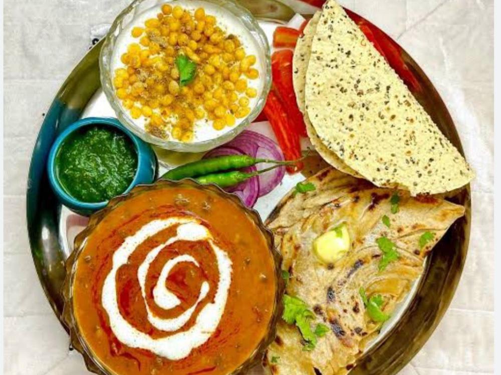 Daal Makhni, Butter Tandoori Naan, Raita, Salad, Rice