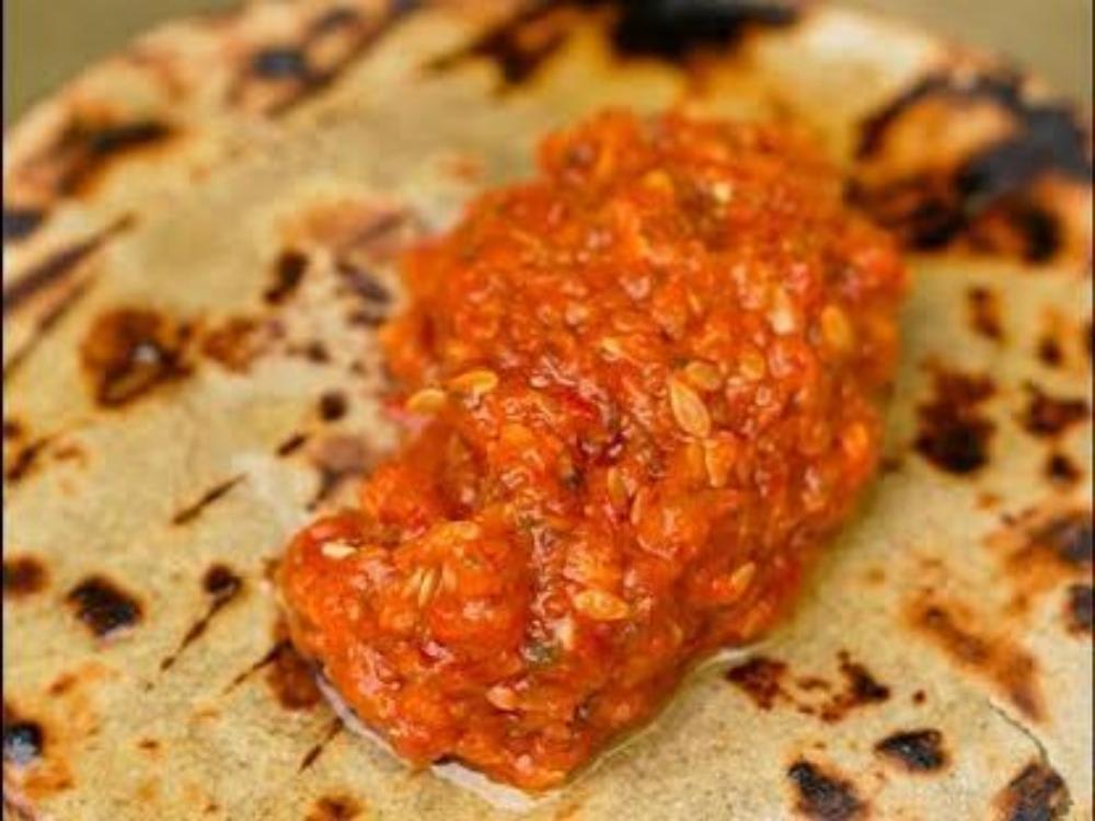 Kachri ki Chutney with 4 Pani Hath ki Roti Rayata