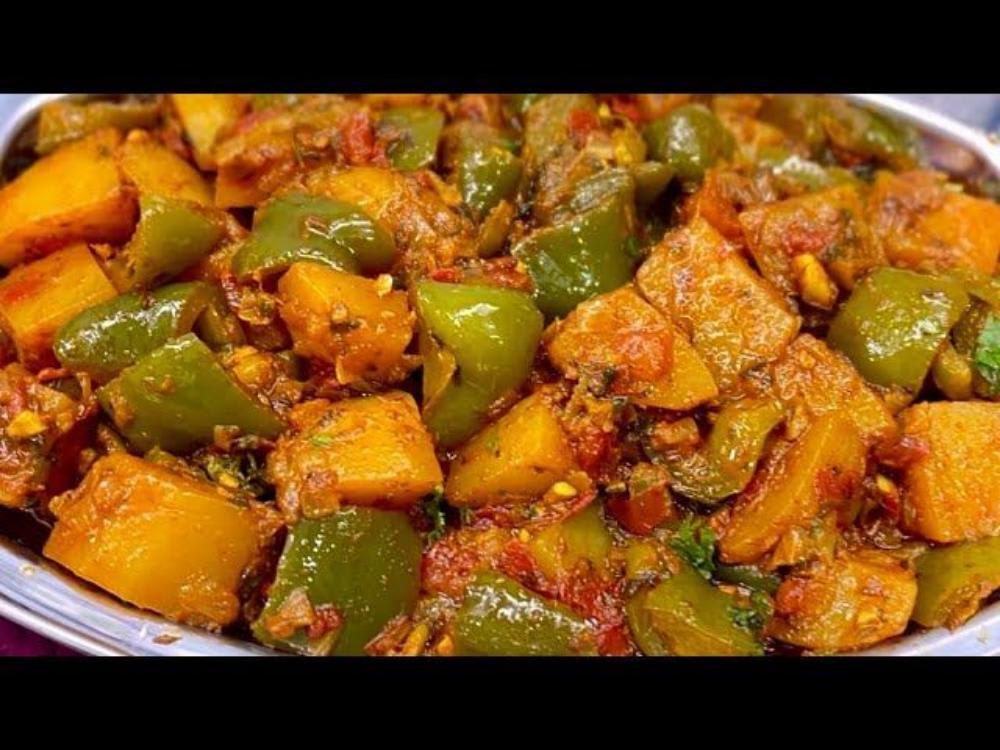 Shimla Mirch, Soyabean, Tamatar, Aloo ki Sabzi Lauki Raita, Taba Roti, Salad, Achar