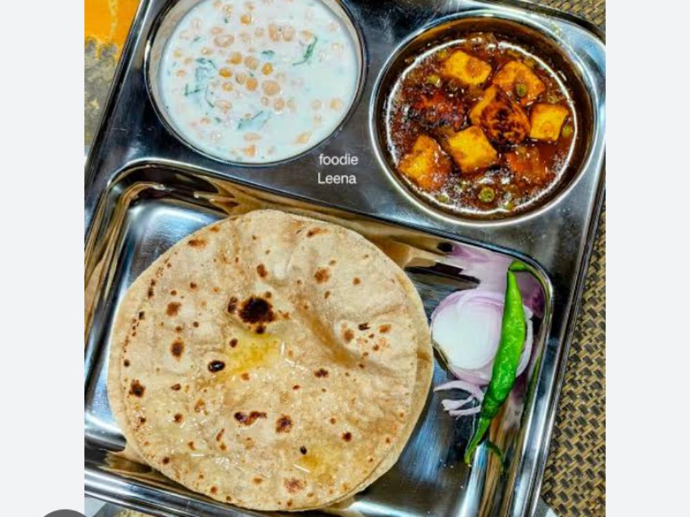 Matar Paneer ki Sabzi Bundi ka Raita Salad Five Roti