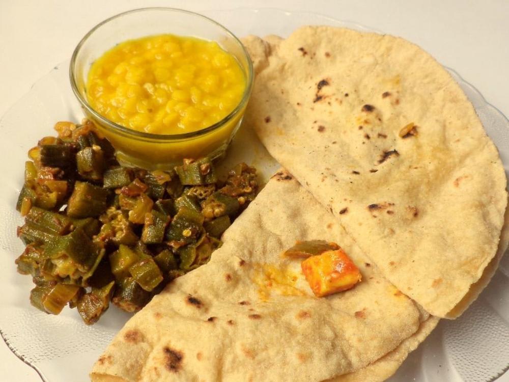 Bhindi ki Sbji + Mung Mlka Dal + Four Roti