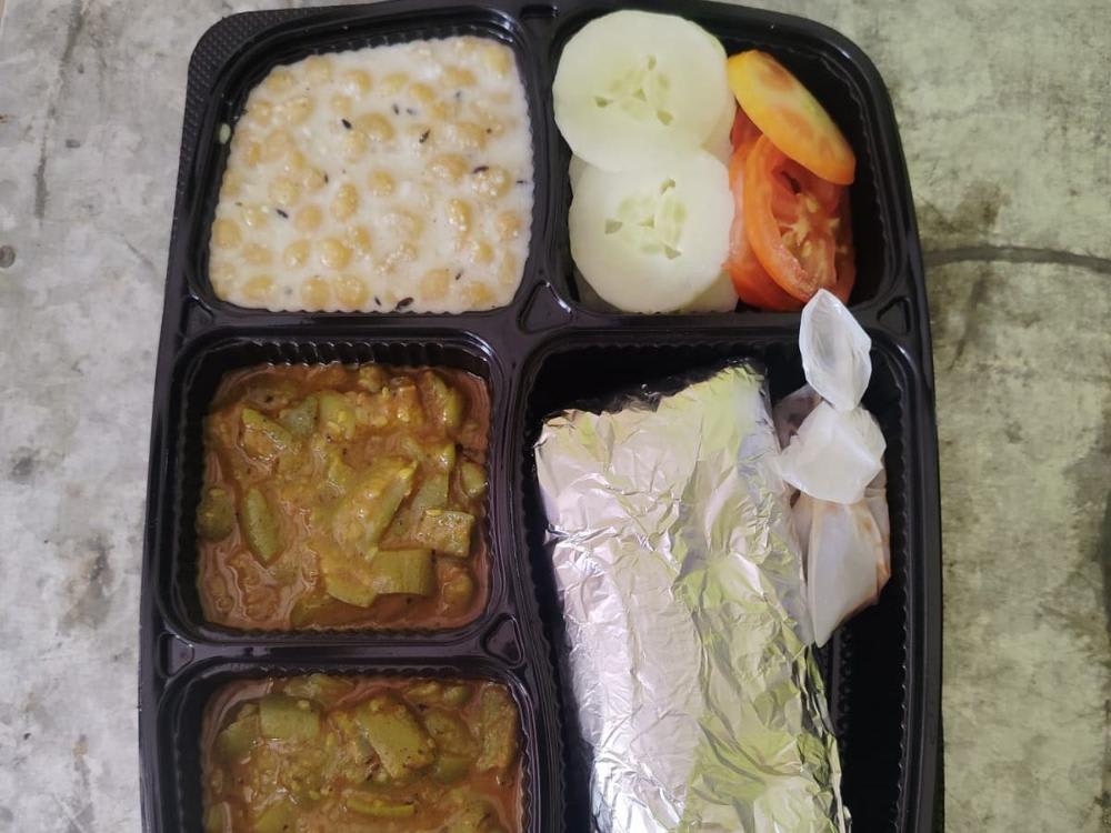 तोरई Sabzi 5 Roti Salad Raita
