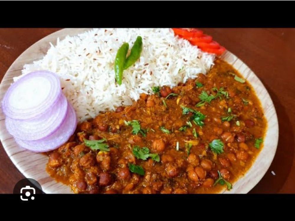 Kale Chane ki Sabzi Rice Roti Aur Salad