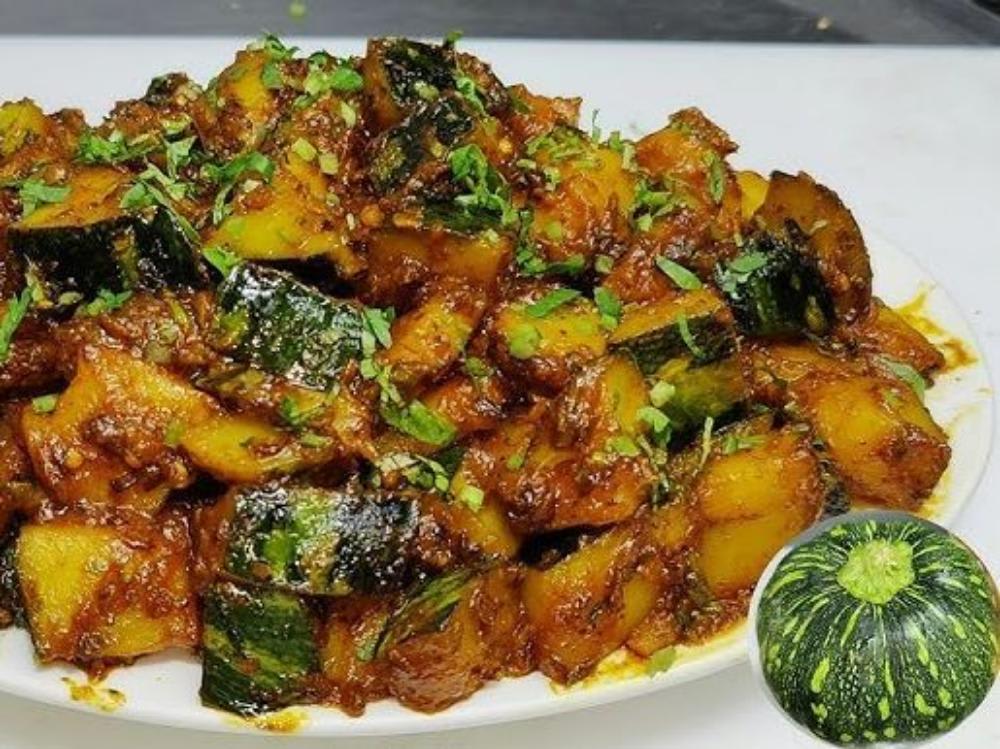 Fresh Green Pumpkin with Tamato ki Sabzi, 5 Prathe, Salad, Aachar