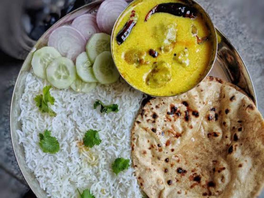 Kadhi Rice Four Roti Salad