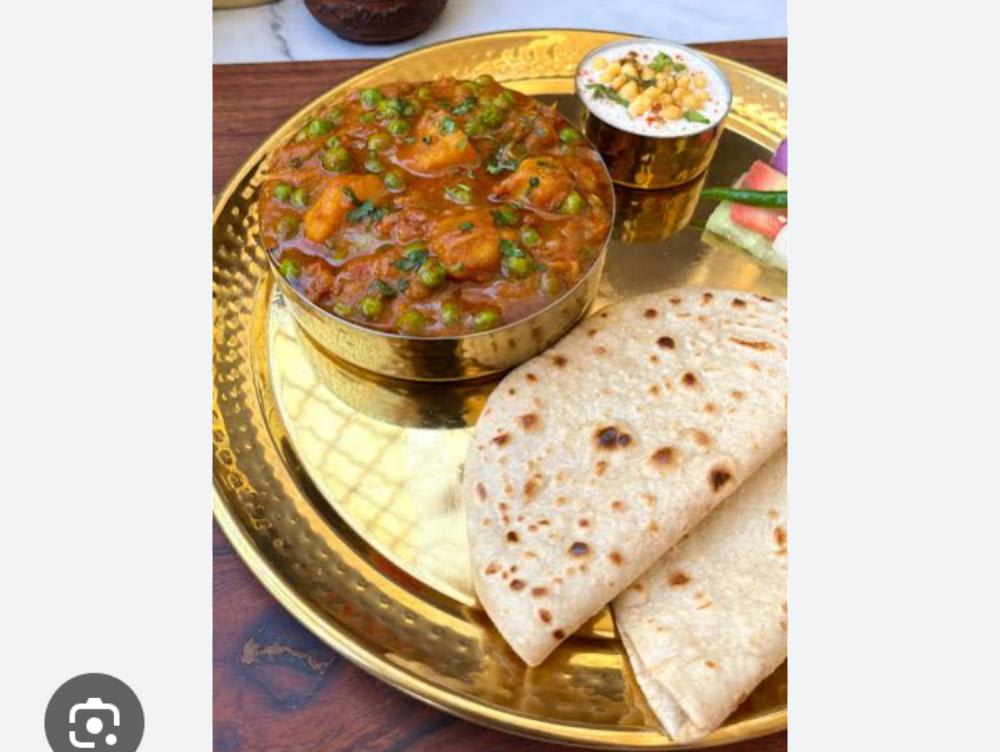 Aalu tamatar ki sabji 5 roti rice salad Bundi ka rayta