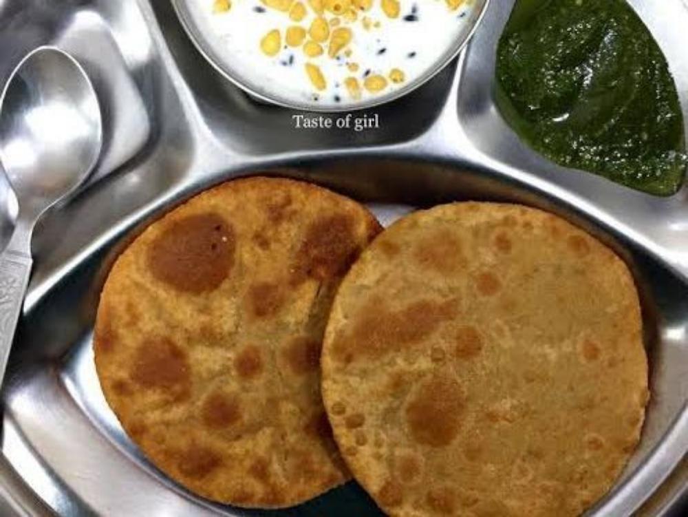 5 aloo Kachoris with dahi — home-cooked meal by Aarti Ki Rasoi on Nomio