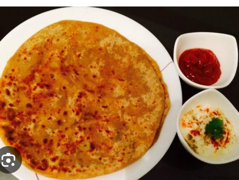 Aalu ke 2pratha pyaz lussan mirch tmater ki chatni or dhai