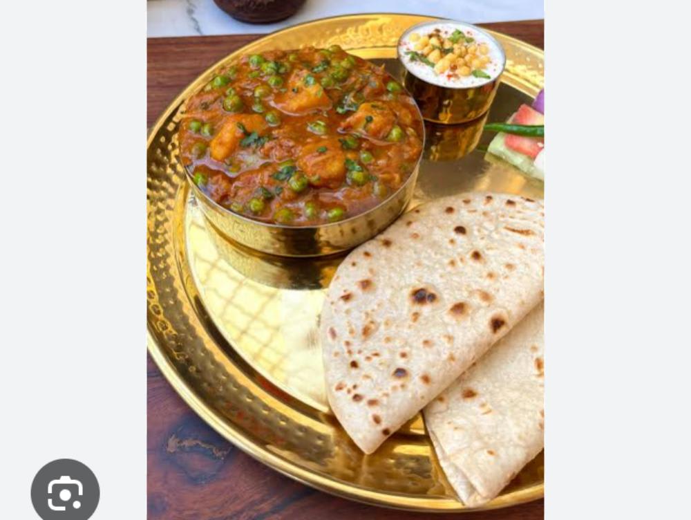 Aalu matar ki sabji Bundi ka rayta 5 roti salad