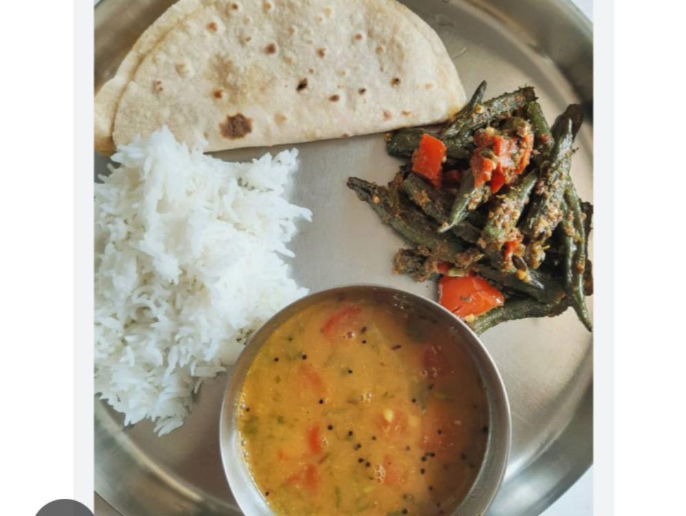 Daal chawal bhindi ki sabji 4roti salad