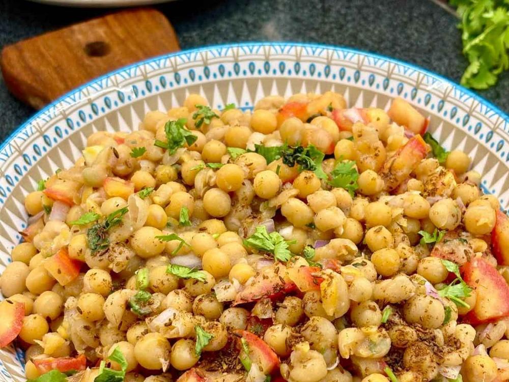 Matar chaat, 5 Prathe, Salad, achar