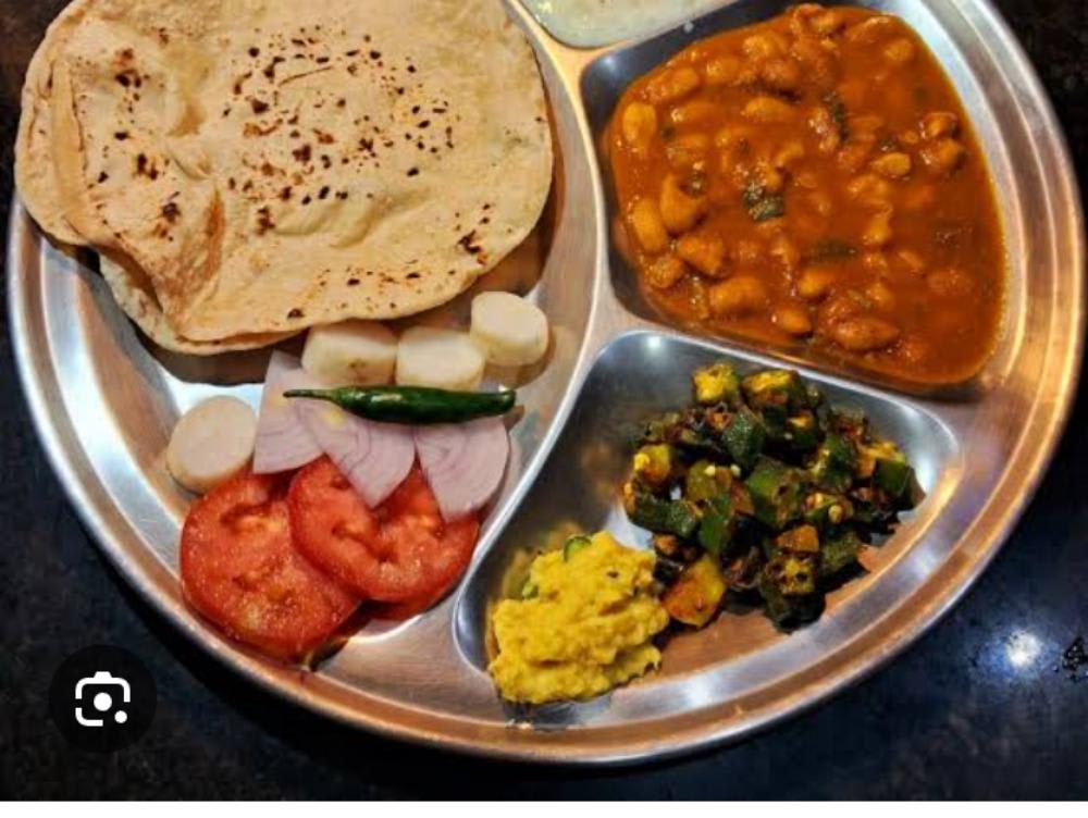 Rajma ki sabji chawal bhindi ki sabji 4roti salad