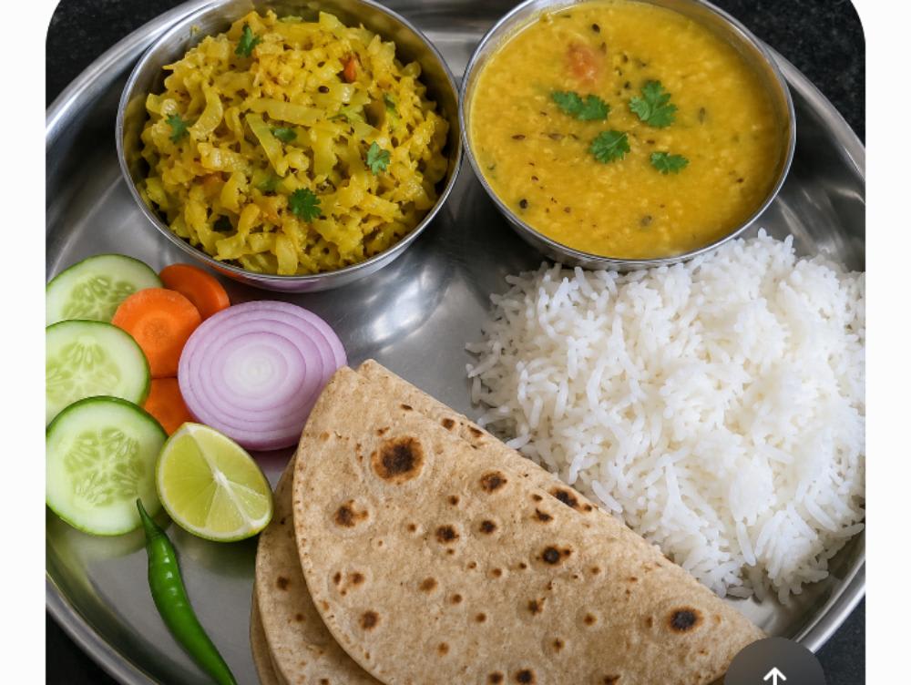 Aalu Patta gobhi ki sabji daal chawal 4 roti salad